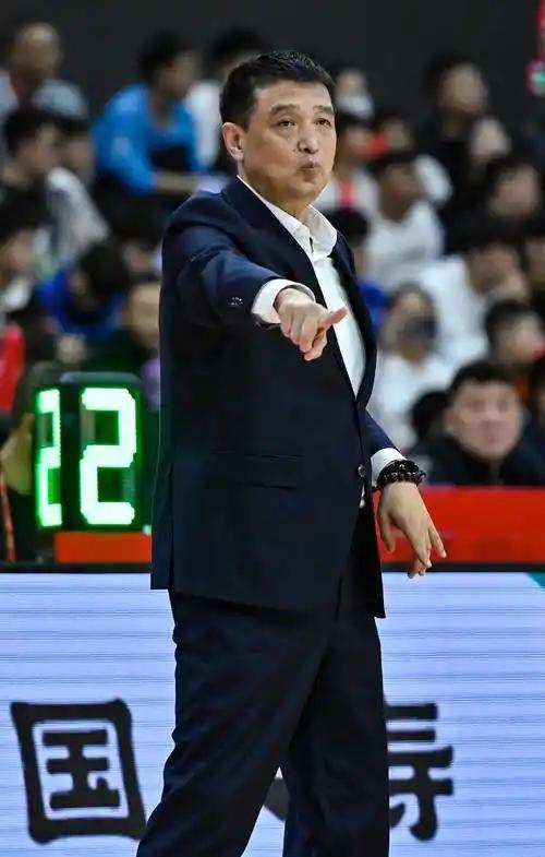 北控到现在都没宣布主教练入选，不行还是把闵鹿蕾再次请出来把，毕竟老闵带的两年都进