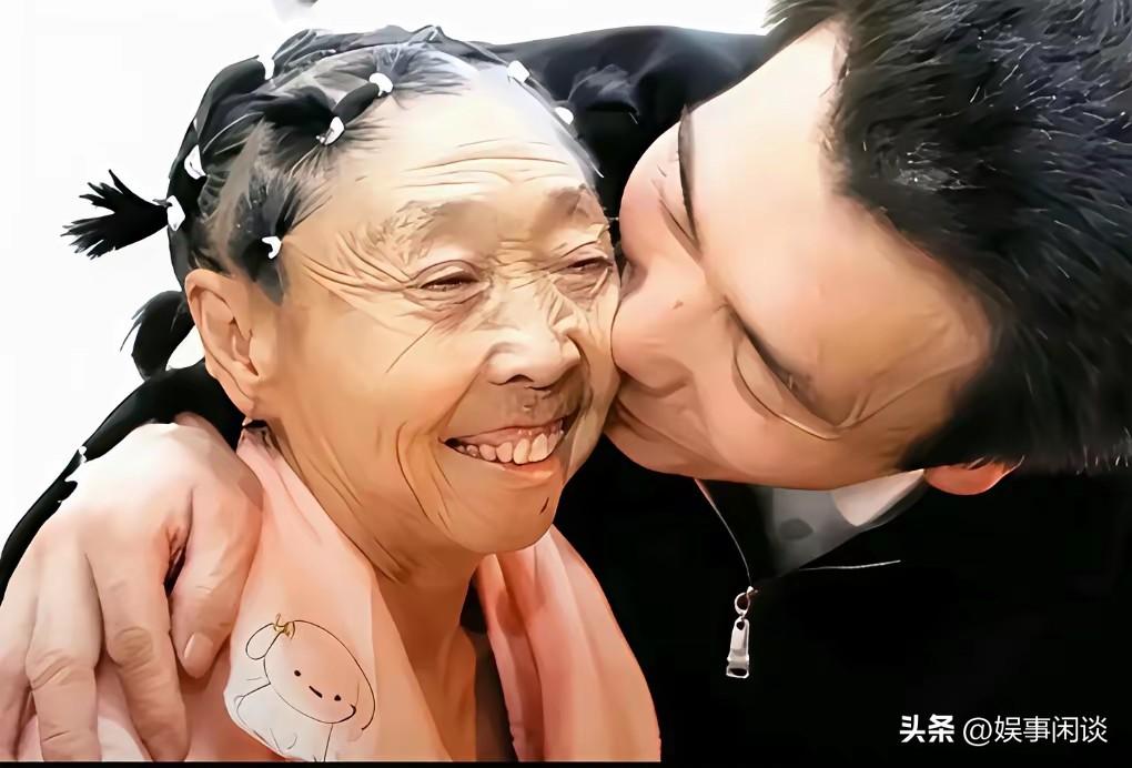 都说爱情不分年龄、不分国界，喜欢从来不用将就
到底是不是真的，看看年轻人这眼神就