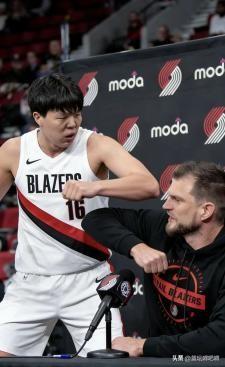 开拓者主场1分险胜火箭，主帅斯普利特谈杨瀚森表现：
我今晚对于杨的表现感到非常满