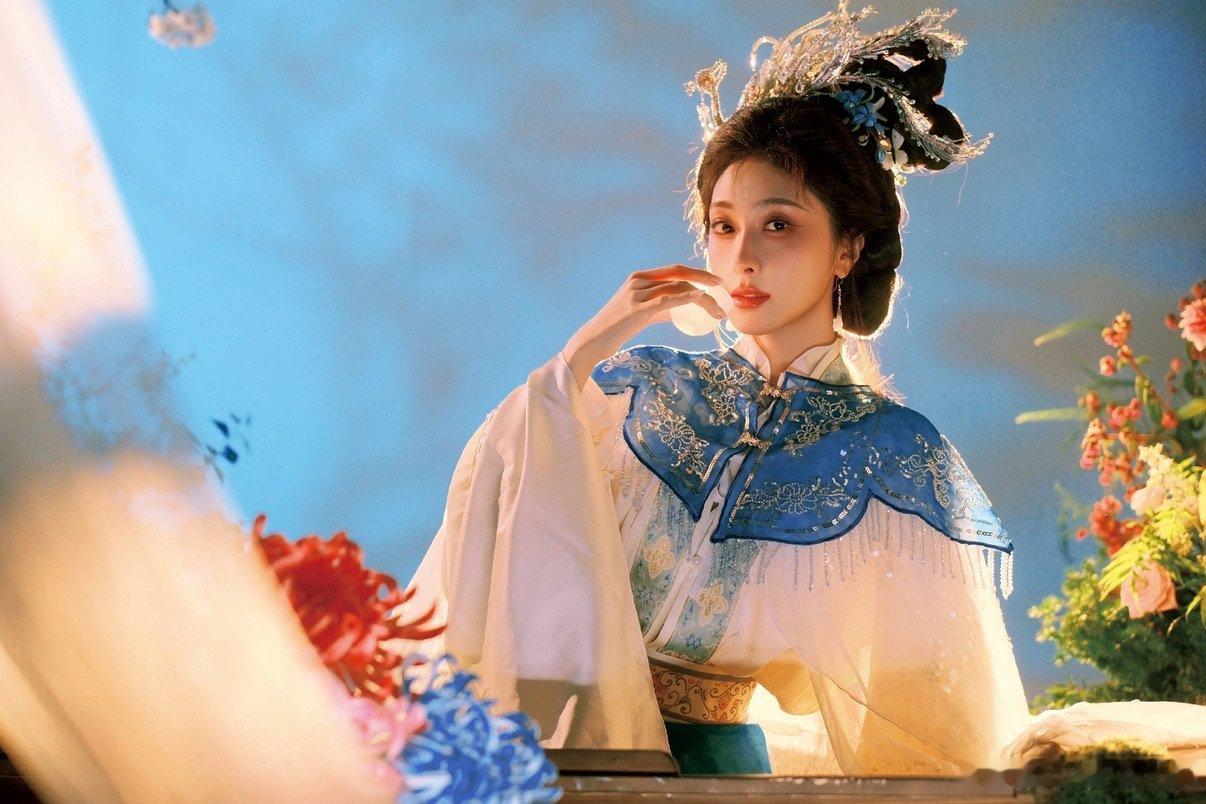 张小婉从画中走出来的美人张小婉东方古典气韵小婉这套造型简直美到失语！一颦一笑好似