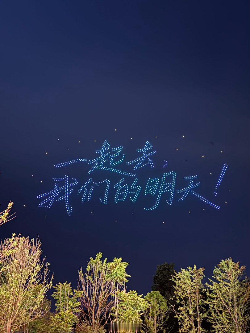 鹿晗gapday音乐节全方位用心鹿晗作为gapday音乐节主理人，从头到尾参与各