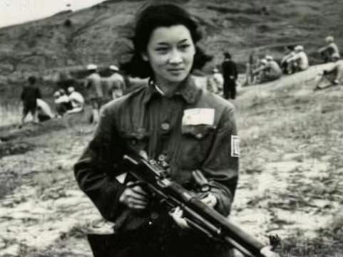 提笔写下这段文字时，我的手止不住地颤抖，墨迹在纸上晕开，仿佛那是当年浸透黄土的鲜