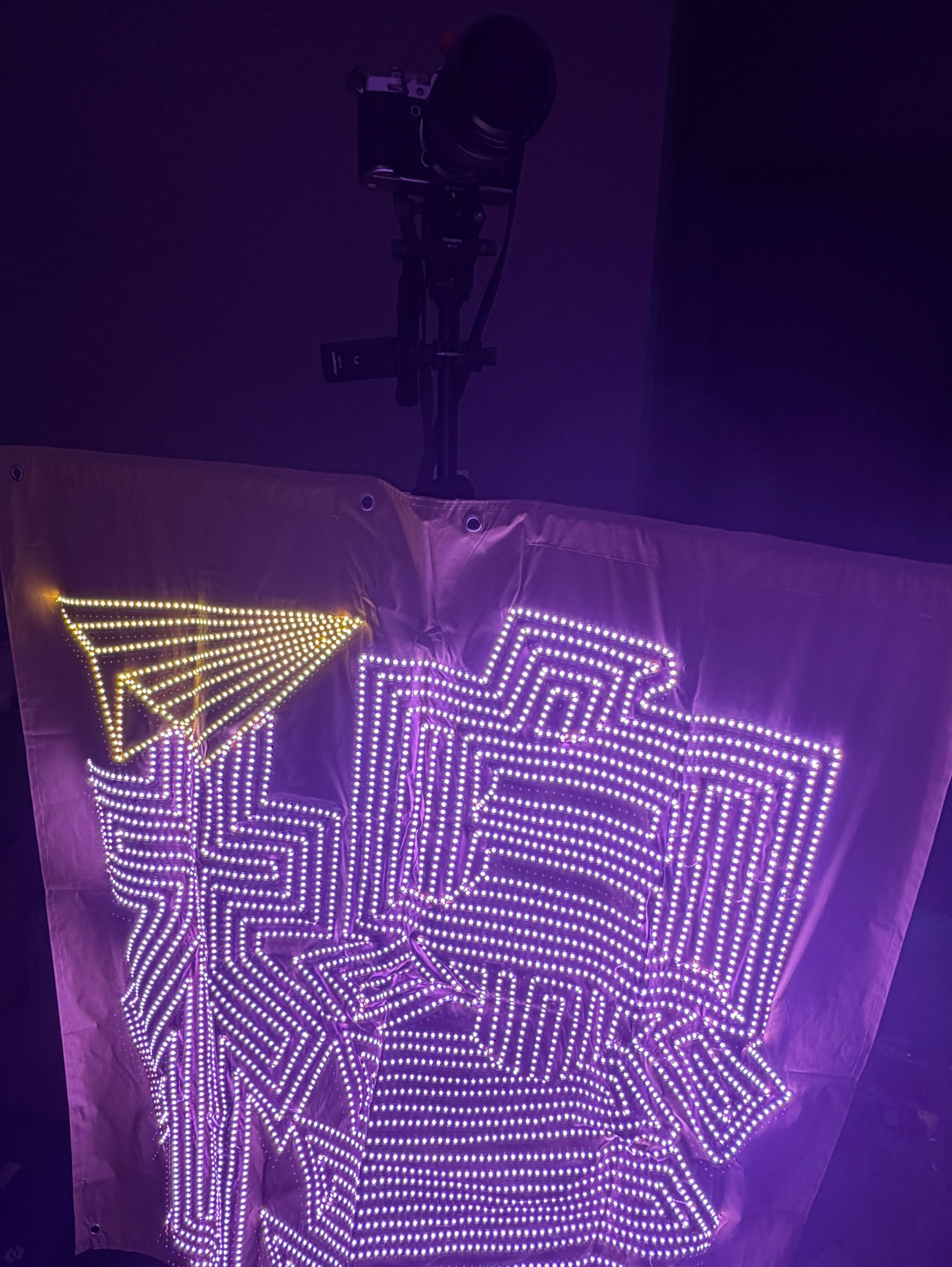 终于成功了现在唯一的问题疯了一样研究1.增位夹夹好了，但是手机放上去一直掉是歪的