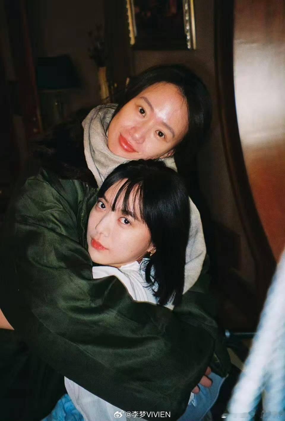 李梦致女孩长文 “多绕弯也会抵达”太有力量！她笔下和姜卓君的情谊，从片场默契到私