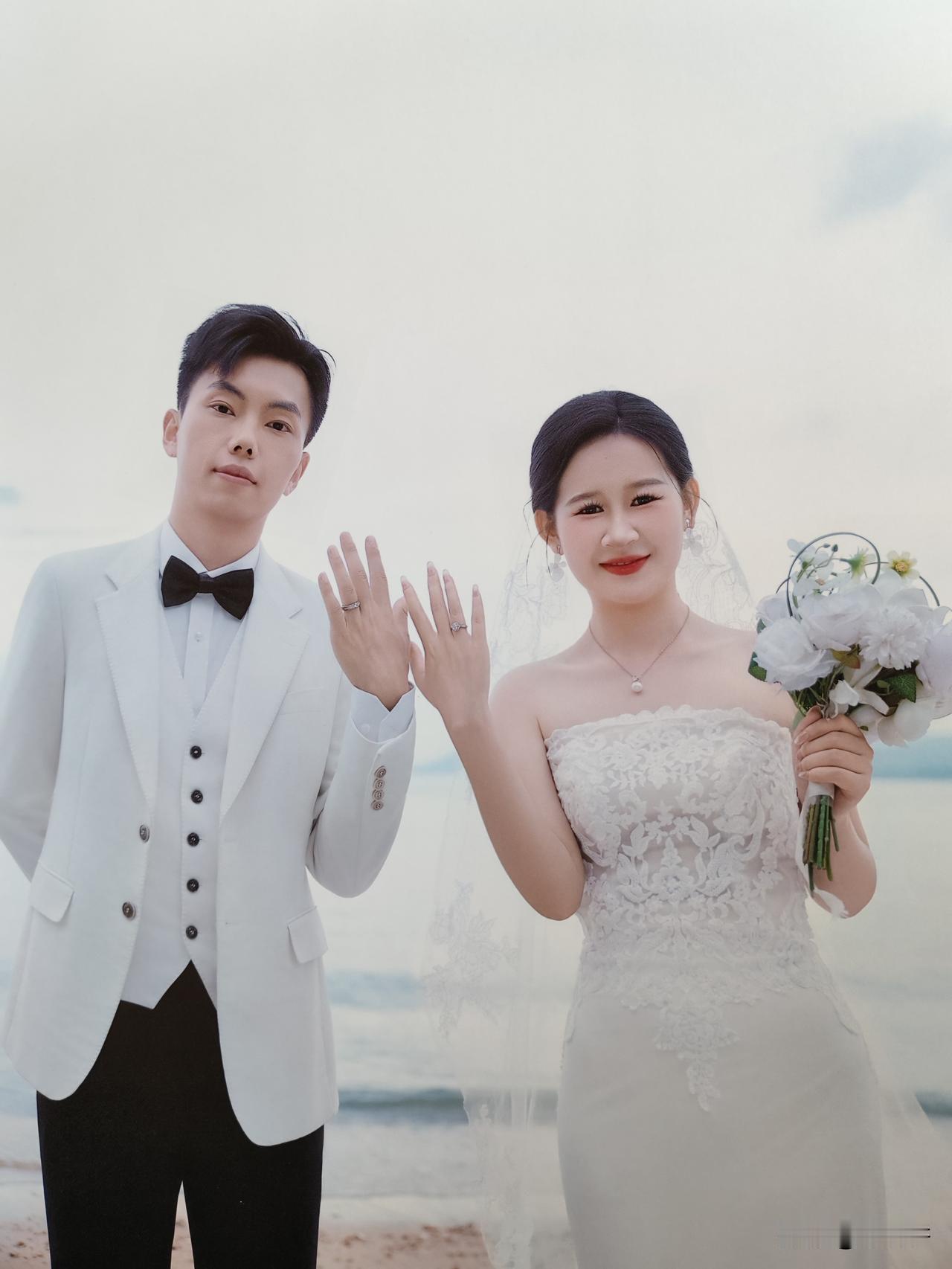 我们结婚啦[庆祝][庆祝][庆祝]