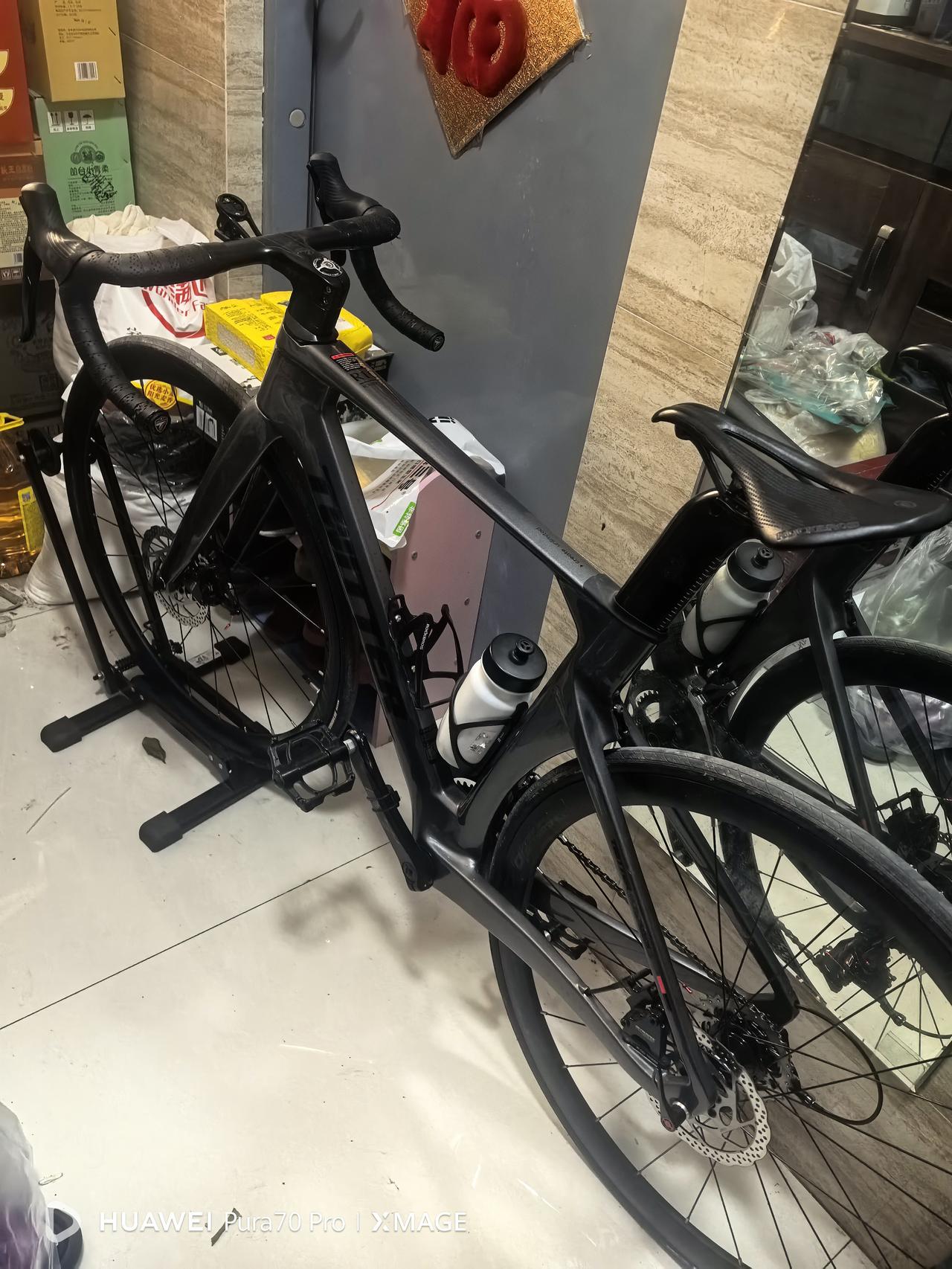 清明节回家的时候，侄子听说我刚办完退休手续，就说要把从上海带回来的一辆公路车送给