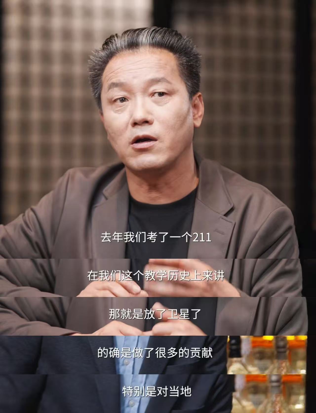 北大自考保安27年持续帮助高考落榜生看完张俊成的故事特别触动，自己逆袭后不忘同类