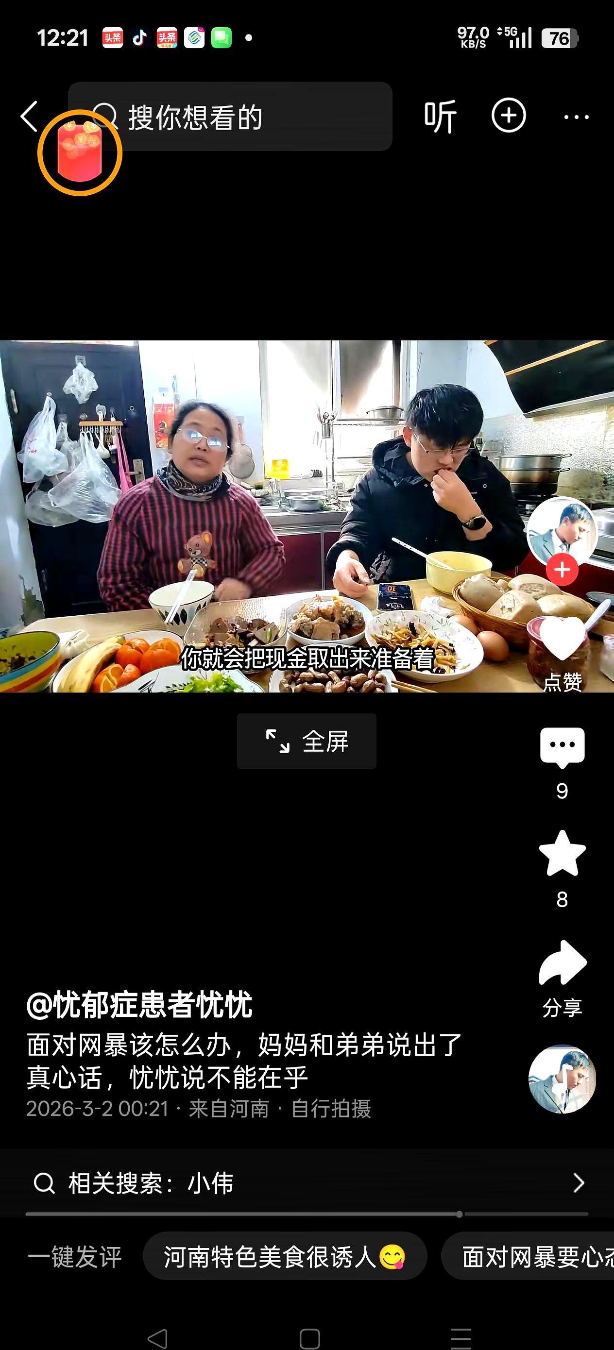 “哭穷”哭到被全网封杀，她儿子一句话让8000万账面资金曝光。
 
直播里说全家