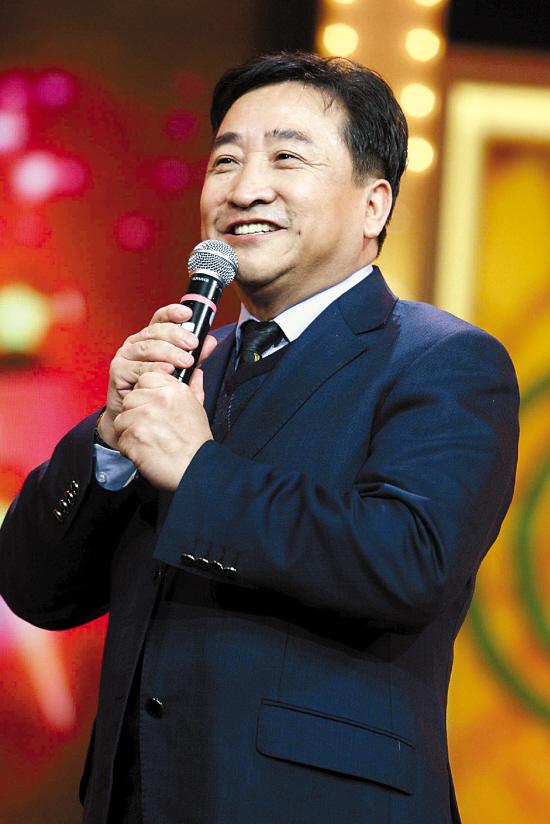 演员，姜昆说，第一届春晚，难呐，谁愿意上啊，我是跑腿的，去找陈佩斯朱时茂，就找了