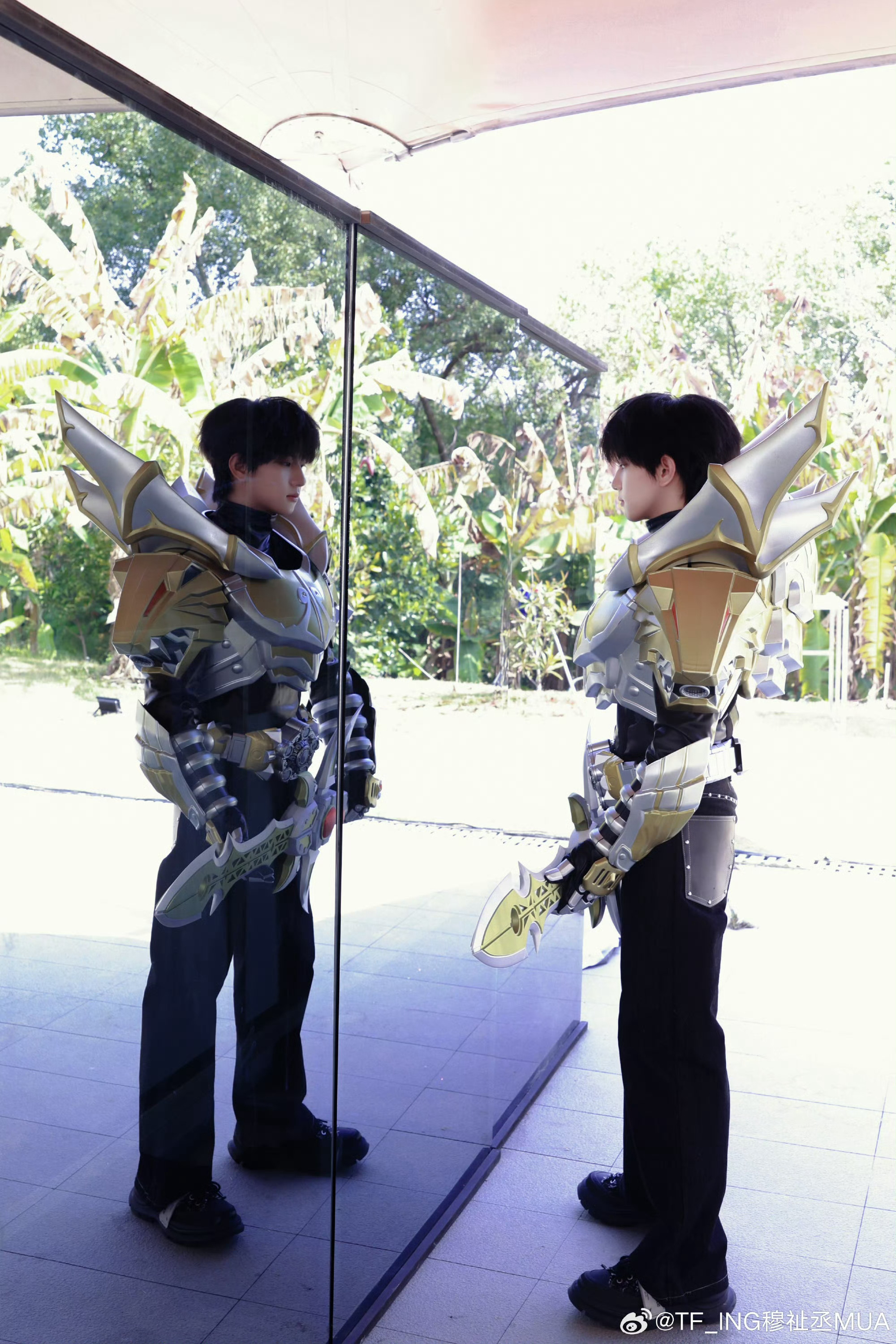 穆祉丞cos致歉一切 该说不说致歉归致歉，穆祉丞帅是真的顶！帝皇侠登场，气场直接