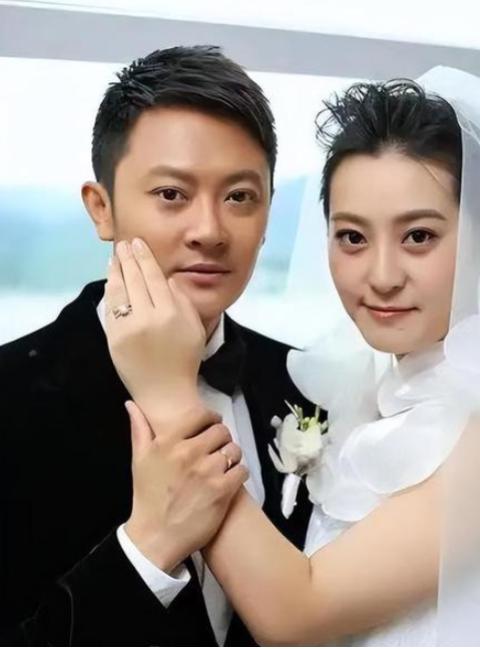 2015年，印小天花了400万元娶的老婆哈琳娜。直到孩子出生后，才发现自己的老婆