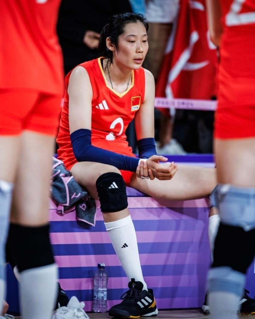 #中国女排2比3土耳其女排# #中国女排止步8强# #女排姑娘们辛苦了# #朱婷