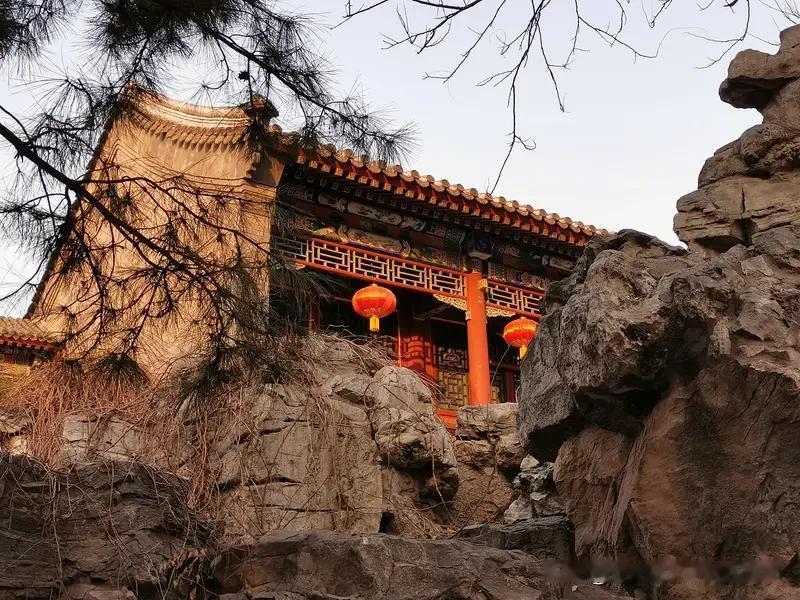 上联:逼上梁山梦红楼
下联:跳进水浒往西游