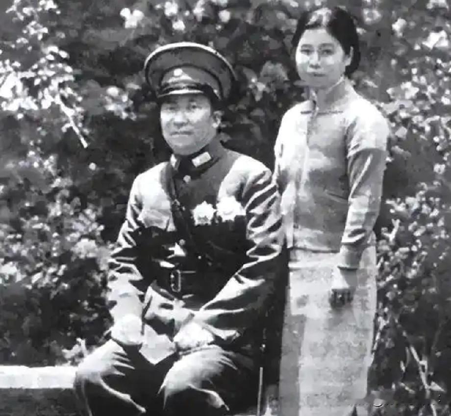 1947年，特务将杨虎城的夫人谢葆真牢牢捆住，扯下她的裤子后，用针头扎进她的大腿