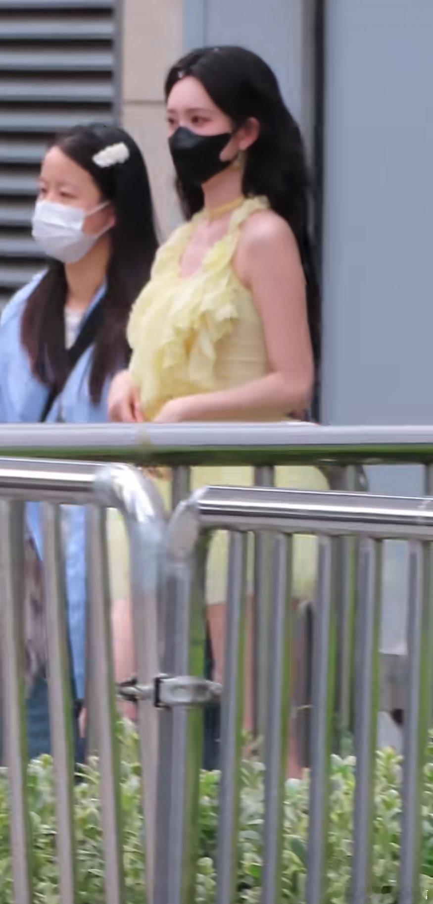 孟子义蓬蓬裙造型孟子义hi6录制上班路透 眼前一亮又一亮 ​​​