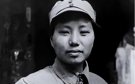 1950年，我军在甘肃逮捕一女匪首，竟是失散14年的红军排长，新中国成立时，全国