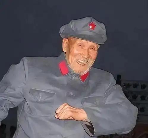 1954年，新疆军区进行干部档案管理，王震在翻阅向多本的档案时，发现他的职务栏还