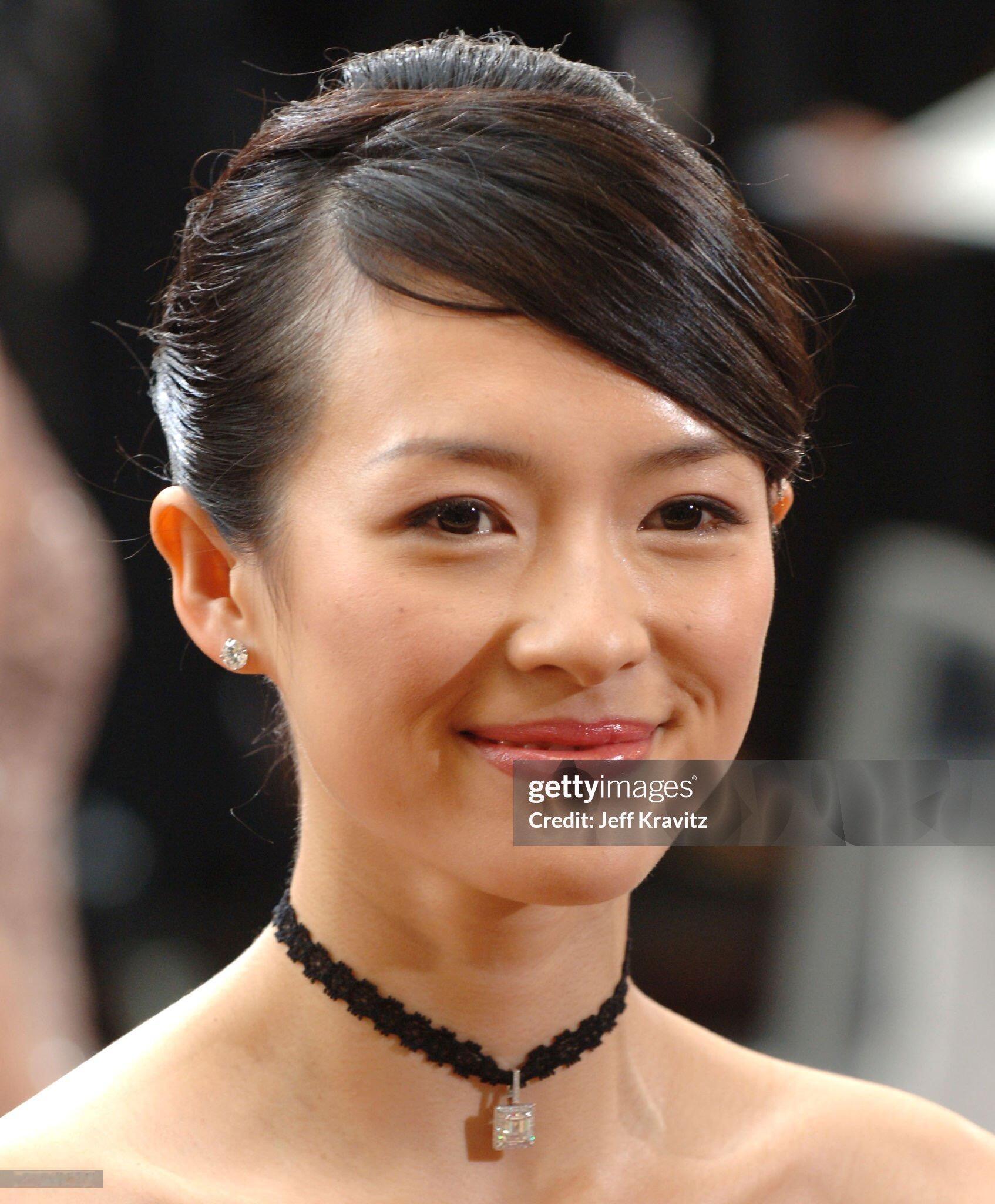 这是真怼脸直拍，360度无死角皮肉紧贴骨的精致巴掌脸。 