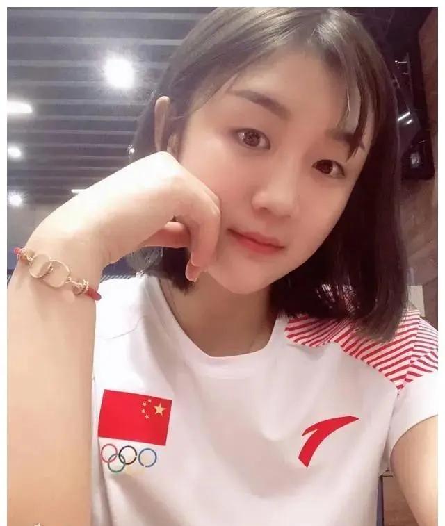 论狠，真没有人比的上陈梦。你看她东京奥运会，夺冠后，对着媒体说“我的时代来了！”