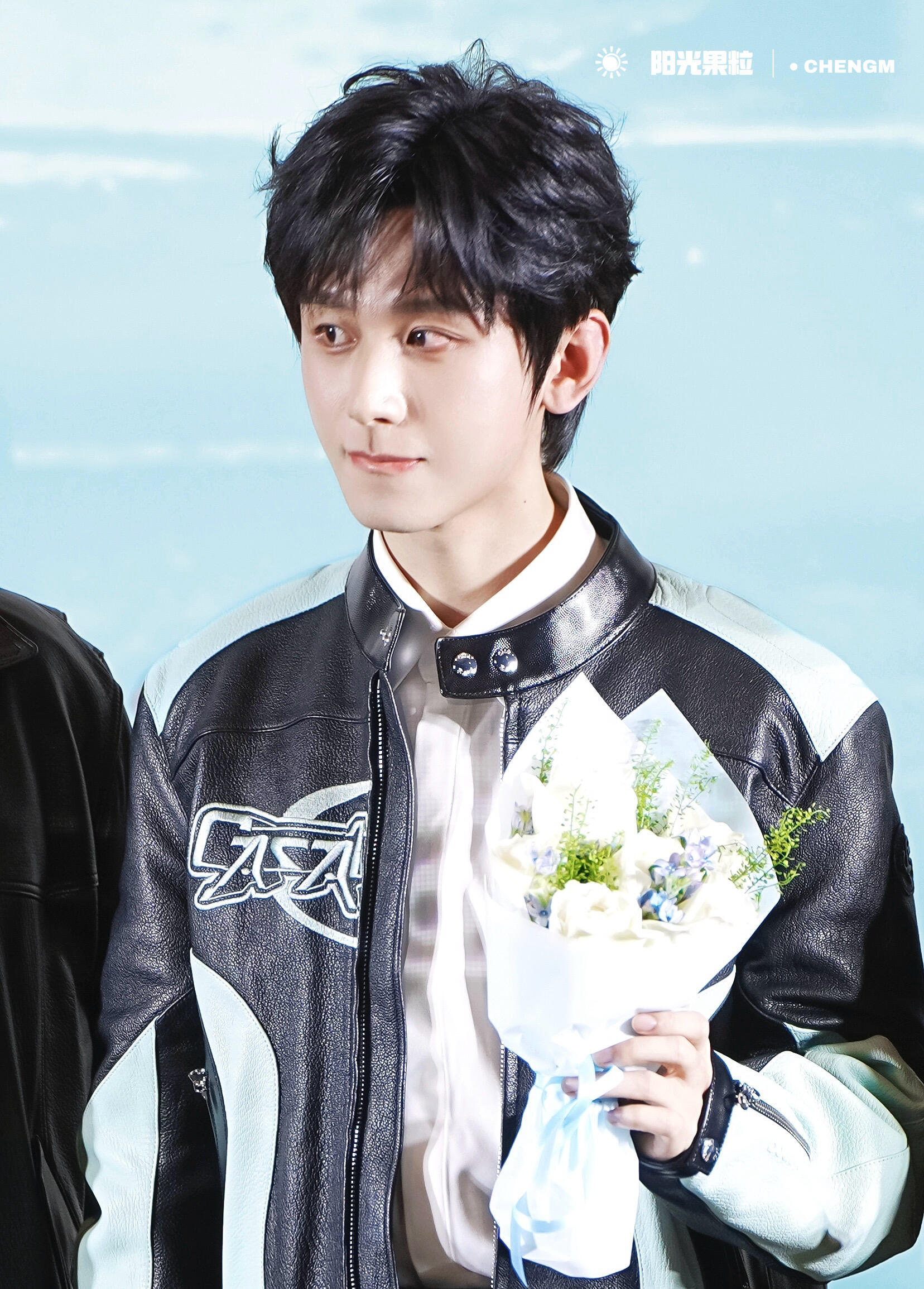 小e书捡到的一组哥哥新图，好喜欢啊！cr见水印 