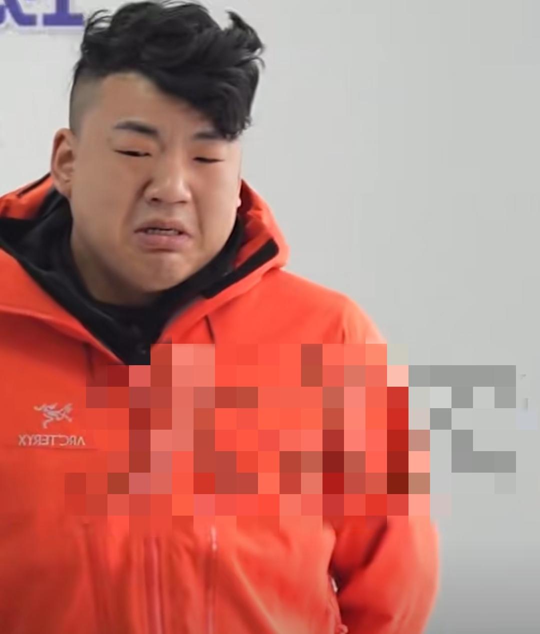 泪崩！“母亲我给你找过来了。”听到民警对他说的话，24岁男子嘴一撇看向窗外。见到