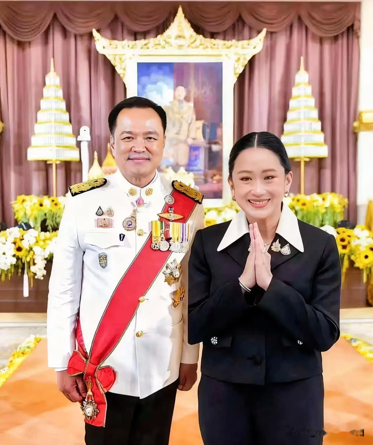就在刚刚
泰国新总理正式宣誓就职 ！

9月24日泰国新总理阿努廷带着他的内阁团