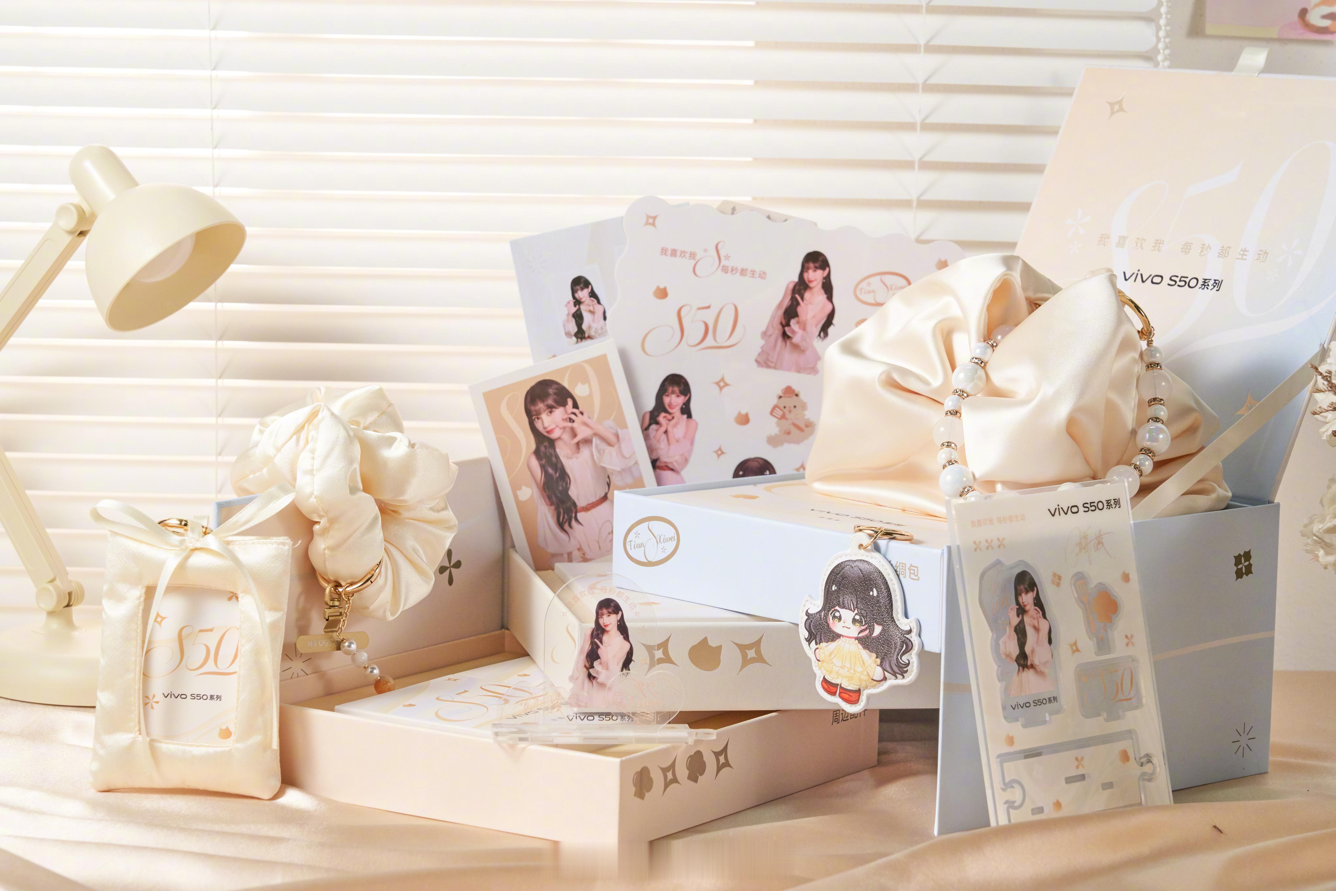 田曦薇手里的痛机是粉丝手搓的vivo携手粉丝，将亲手制成的独一无二的vivoS5