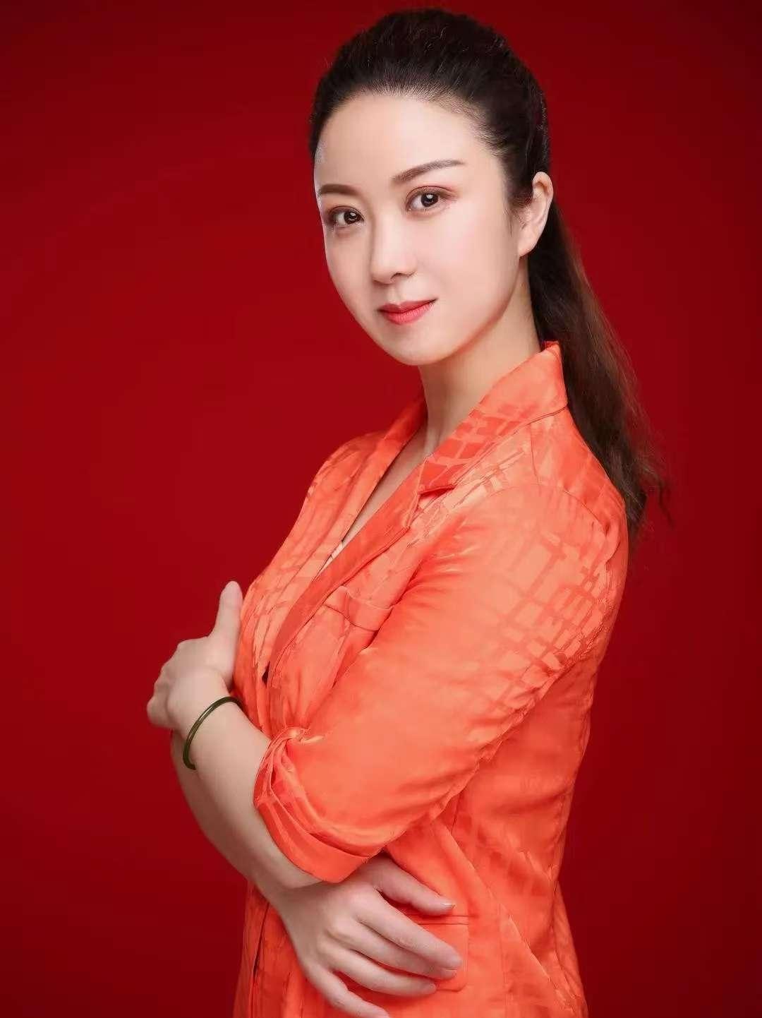 任小蕾太会藏了
一扒才知道
她嘴可真严啊，简直太拿我们当外人了!

她不仅出生在