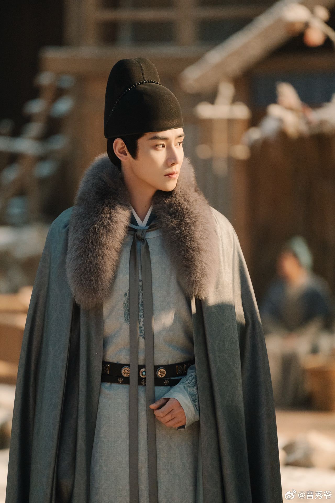 我也是和任豪碰上拳了 追剧团大合影也太幸福了吧！任豪就坐在我前面，我小声问能不能