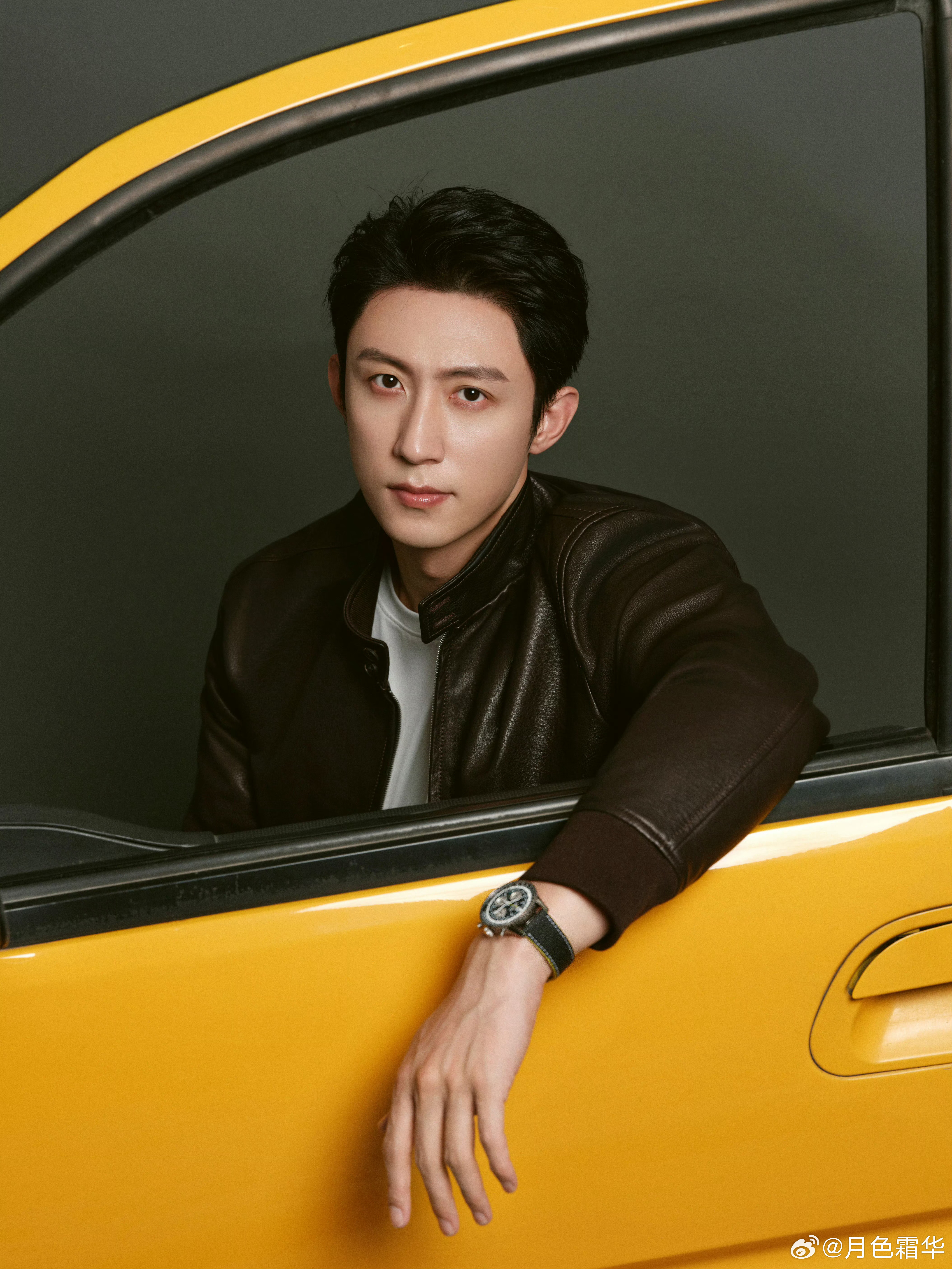 黄景瑜通身的气派撑起了林臻东这个角色亿万身家的设定，他真是自带一种人们想象中的贵