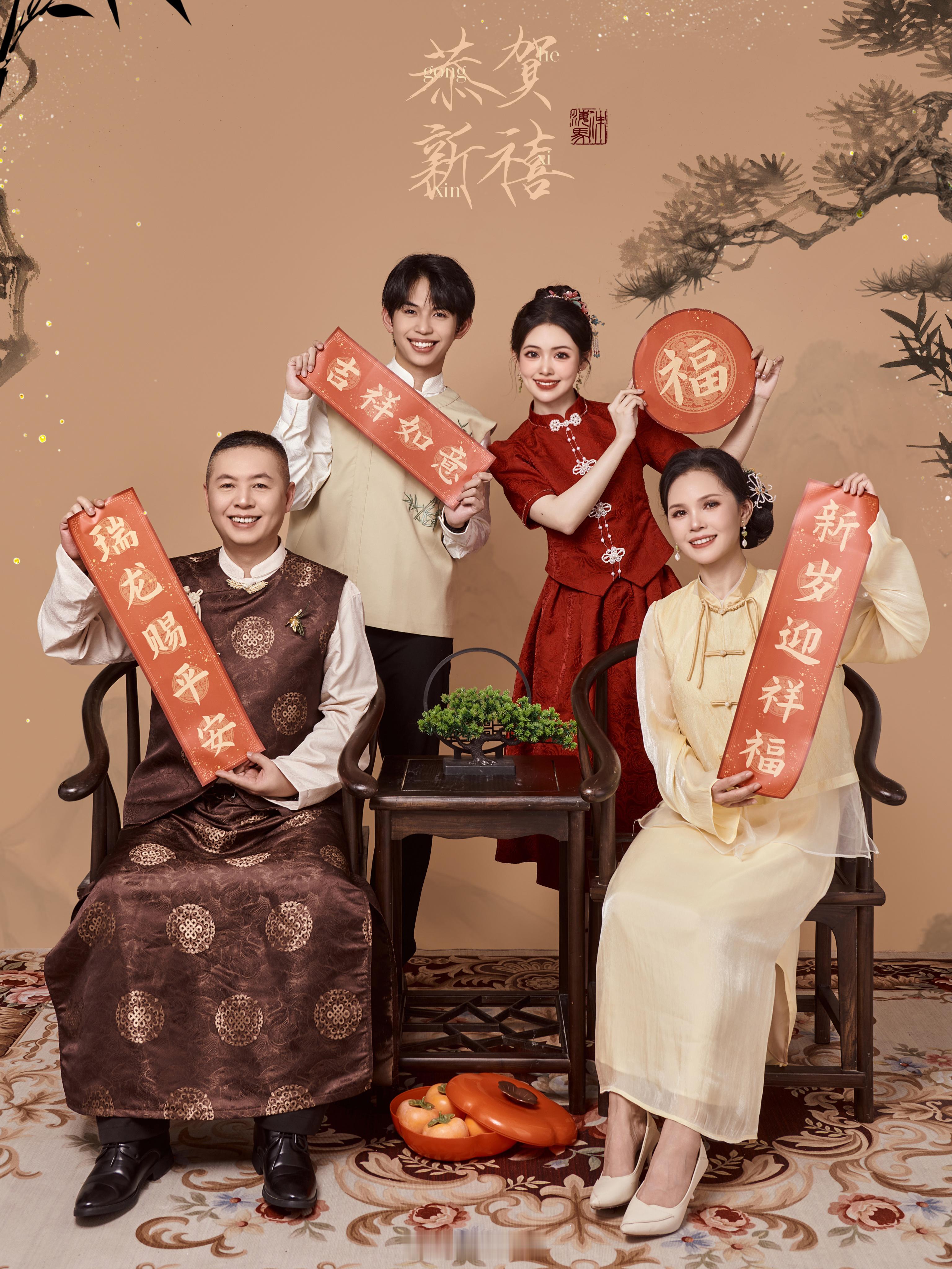 小满胜万全🏮发个全家福（搞怪姐弟拍照没个正经[春游家族]）  ​​​