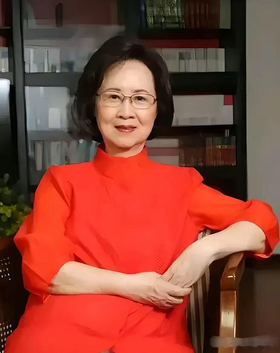 作家，琼瑶说，我母亲是思想很前卫的人。1963年，我25岁，准备和第一任丈夫庆筠