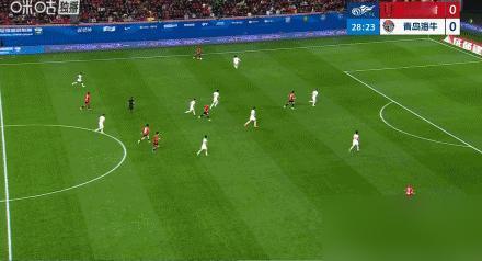 22岁国脚胡荷韬，把青岛外援叶博亚锁得冲17次都没蹭到衣角！当场拿全场最佳，你猜