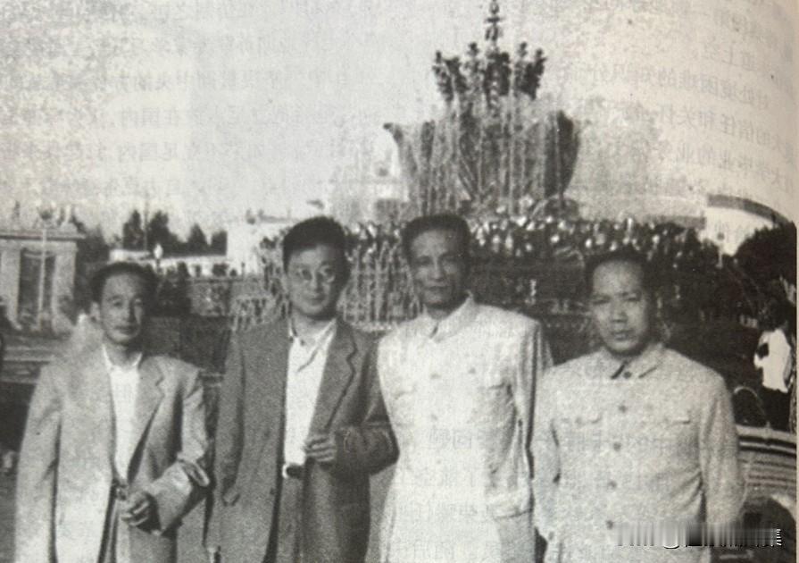 1959年，王诤（右二）等在莫斯科与苏联谈判引进技术项目问题。在谈判中，王诤凭借