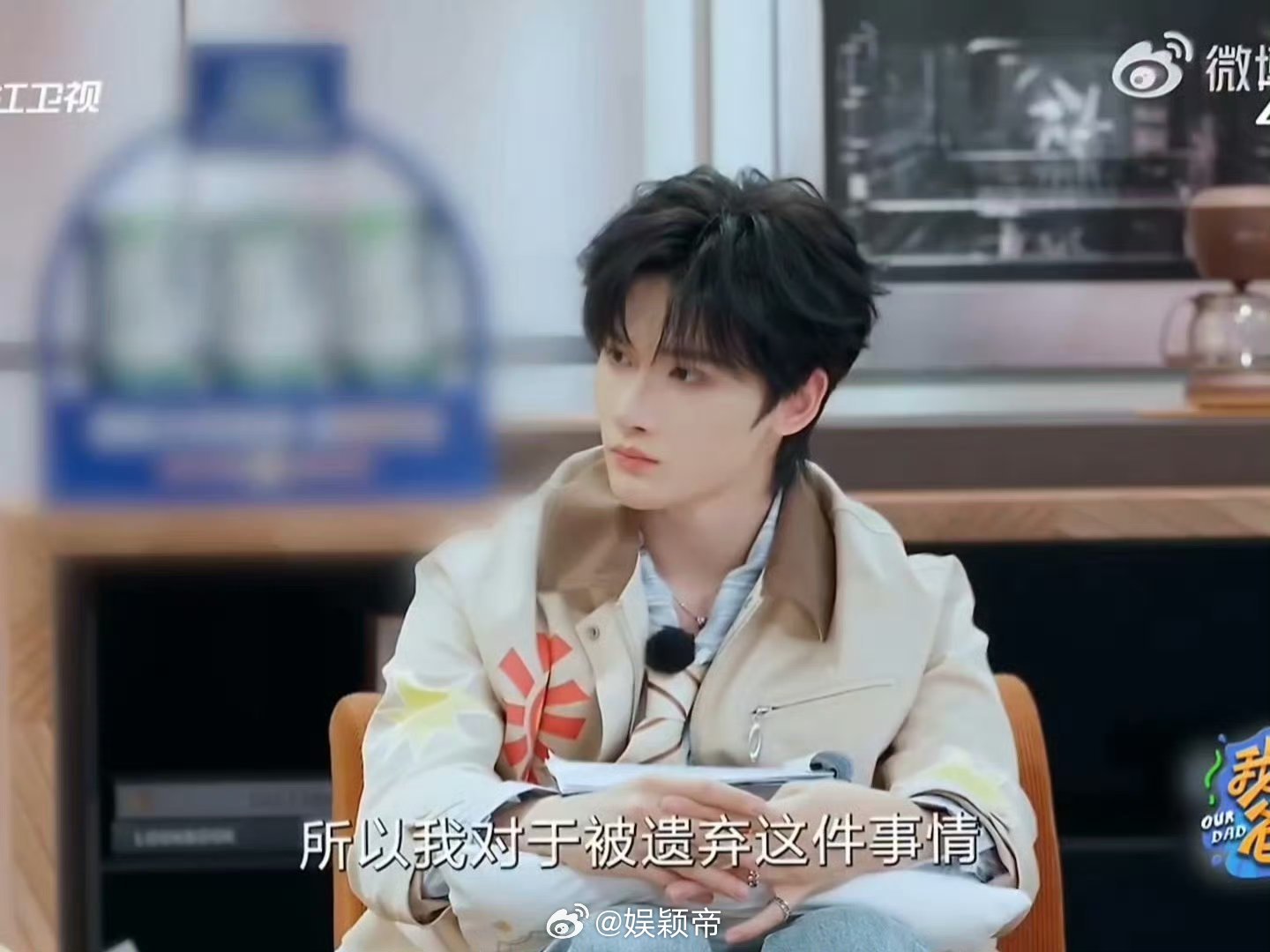 余宇涵来娃综是当孩子代表的我们的爸爸余宇涵担任娃综孩子代表，19岁的他勇敢表达自