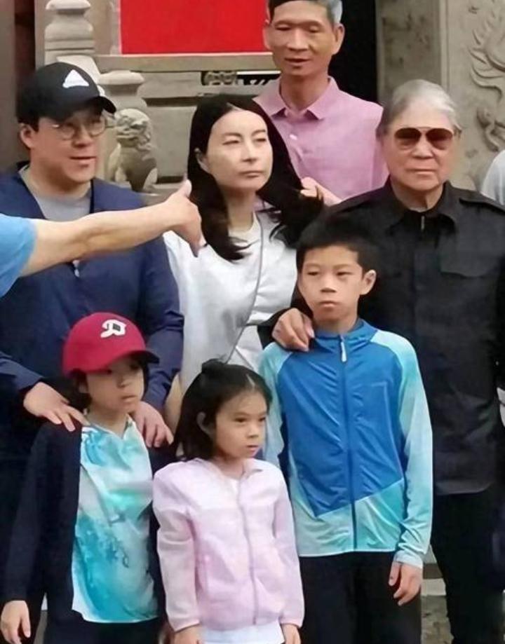 霍家三娃名字藏满爱意！霍中曦军营蜕变，这才是顶级豪门的育儿观
 霍中曦 
霍中曦