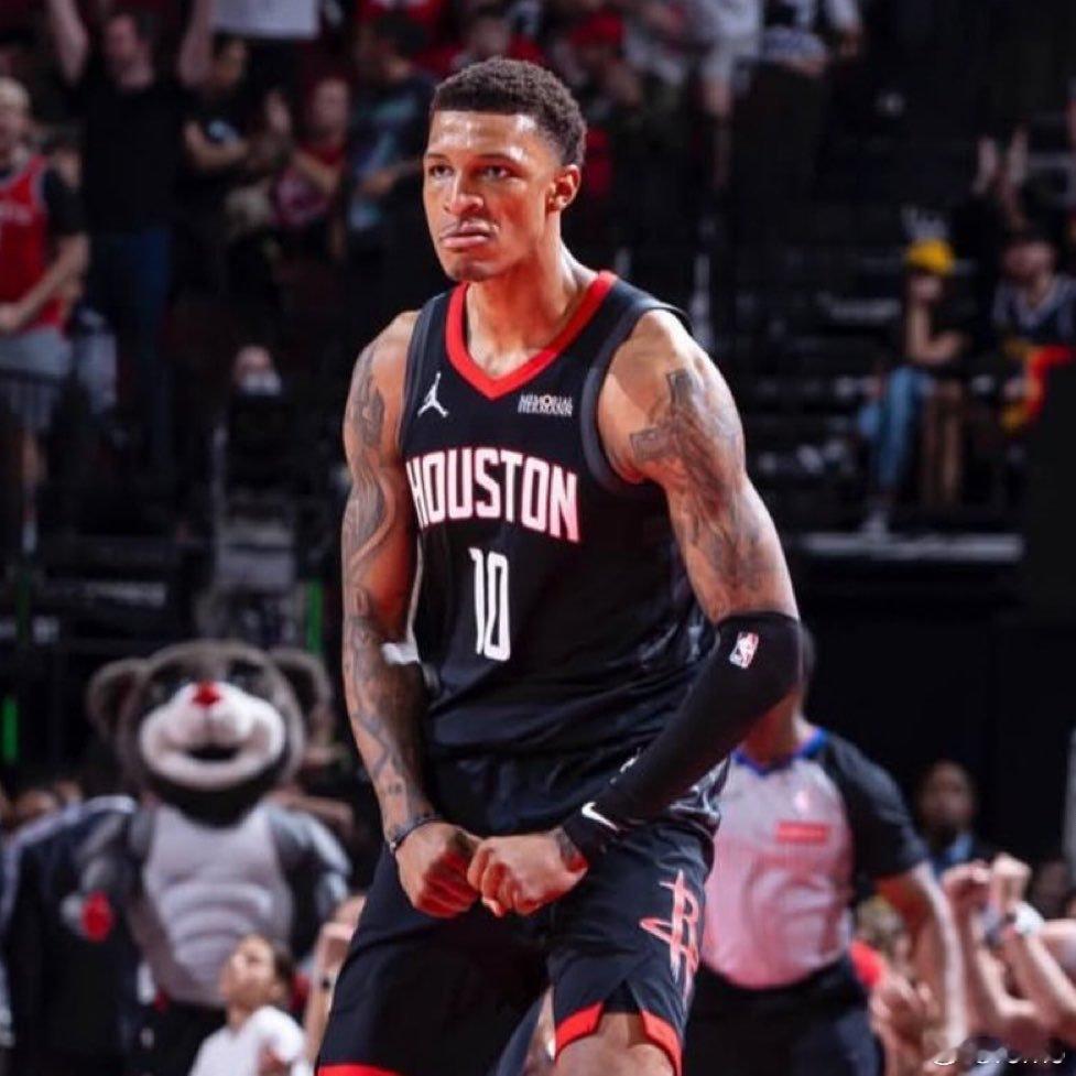 小贾今天：22 分7 篮板3 助攻2 盖帽13中6三分9中4上场 42 分钟 贾