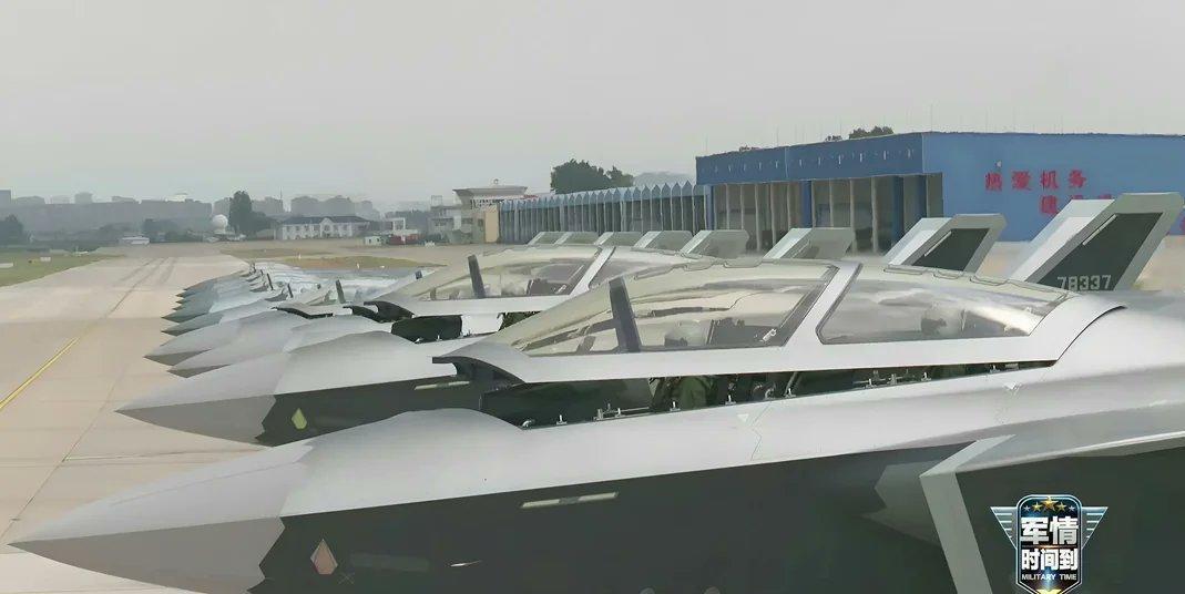 在1996年的台海危机的时候，中国如同一个刚入股市的小股民，能拿出手的也就是从俄