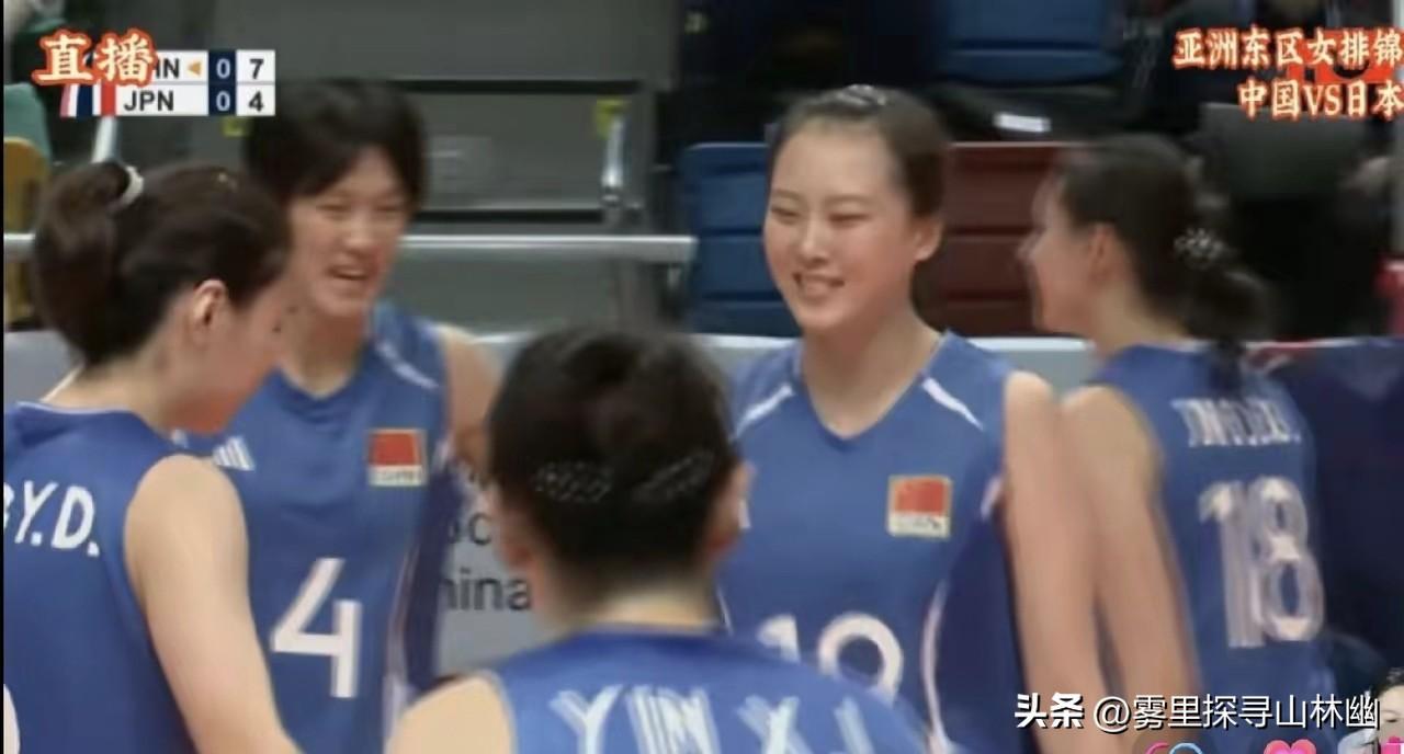 首胜：中国女排3比0完胜日本女排。8月11日晚，在2026亚洲东区女排锦标赛上，