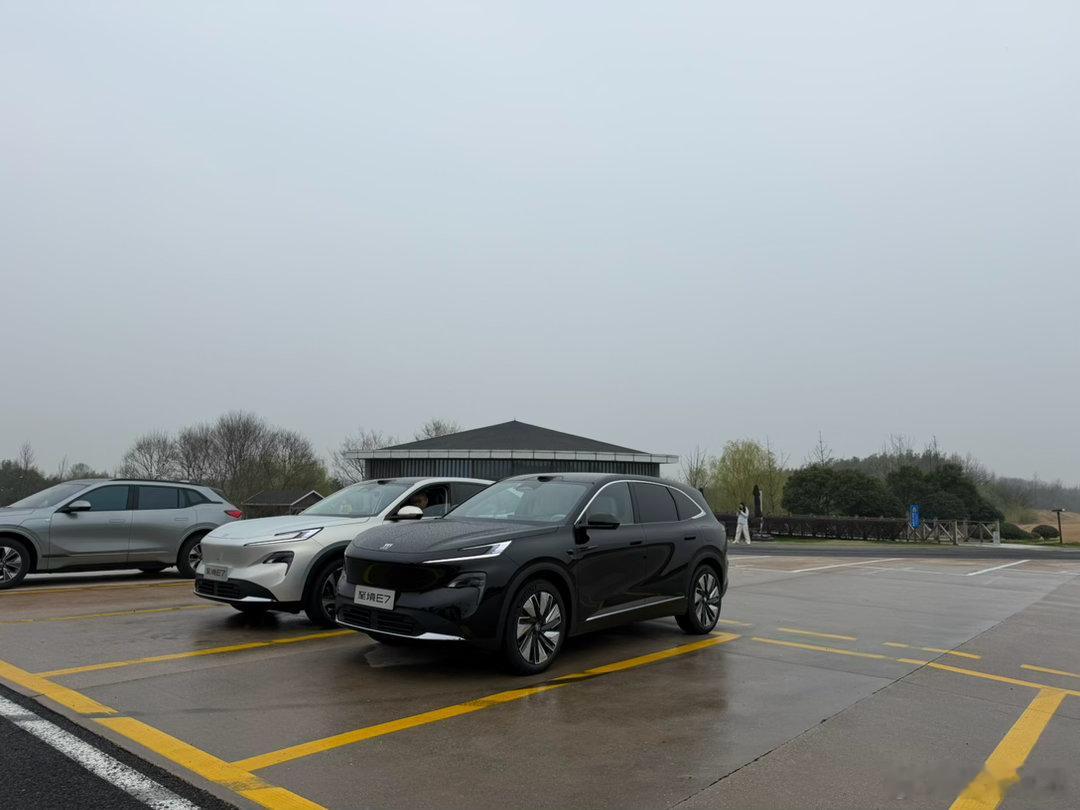 别克至境 E7 预售 16-21 万元，3 款配置，后台不少粉丝私信我说预售价格