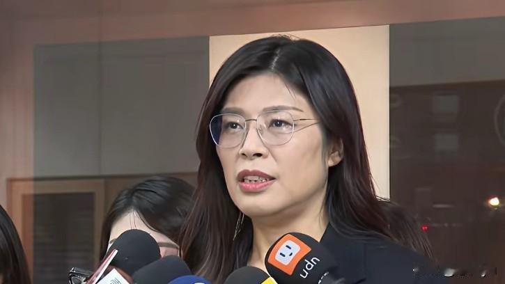 郑丽文称，九二共识就是“各表”。​国民党新任主席郑丽文针对“大陆强调‘一中原则’