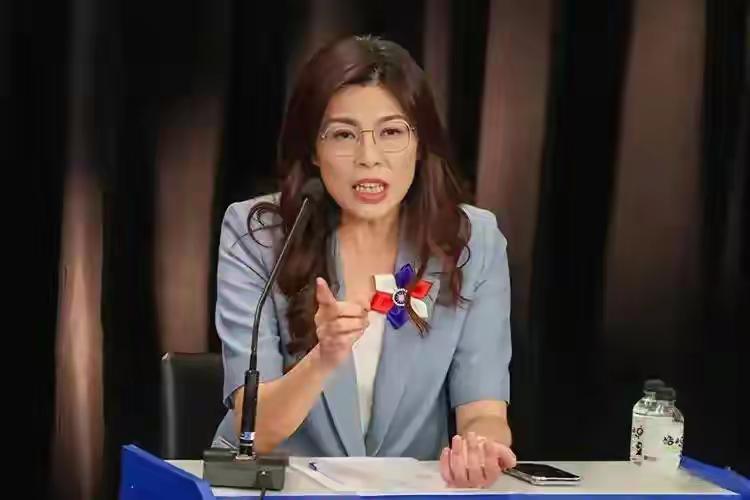 郑丽文喊话“统一水到渠成”？别傻了，这是要拖到猴年马月！
 
1月11日，国民党