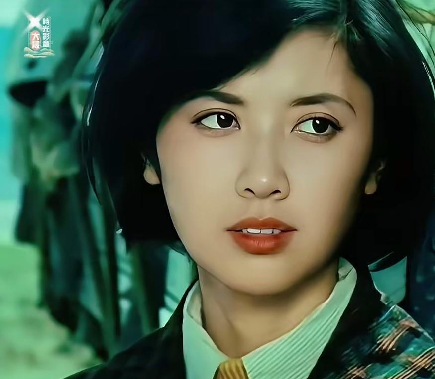 短剧的流行大概有以下几点：
一，文化快餐已成主流，人们希望在有限的时间多看一些内