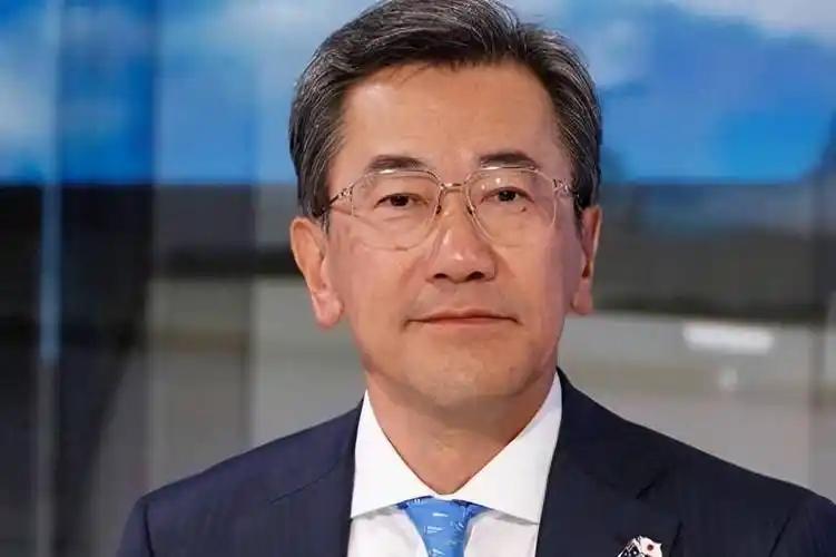 日本前大使突然喊话"赶紧对话"，这葫芦里卖的什么药？

前几天还在台海派军舰，今