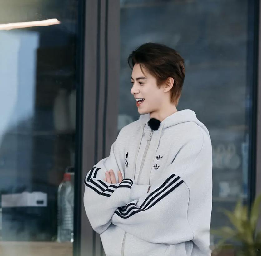 影视🍉月下烟火，王🐒流量这一两年下滑太快了 