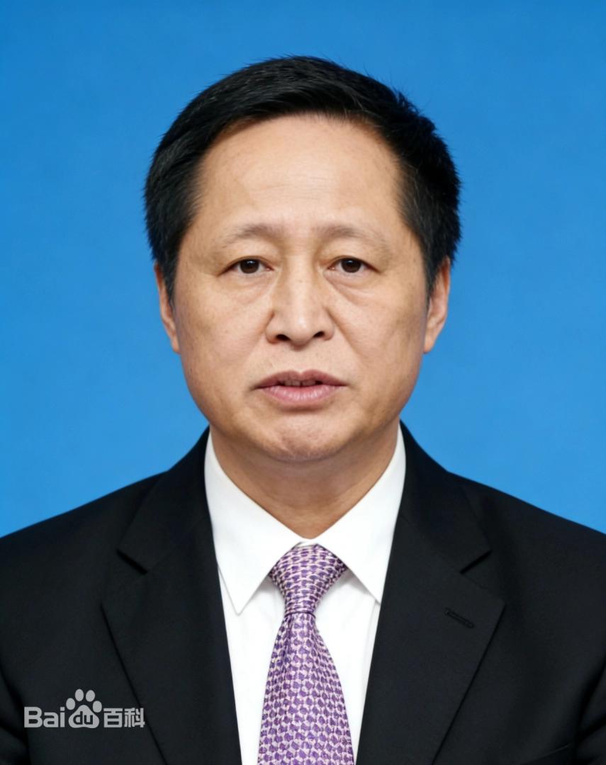 罗伟其1957年出生，已近快70岁了，从厅长位置上退下来也近10年，这个时候主动