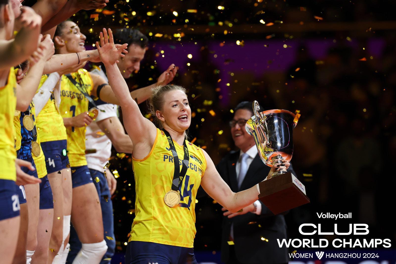 插播一条排球新闻：女排世俱杯决赛，朱婷所在的意大利科内利亚诺女排3-0击败天津女