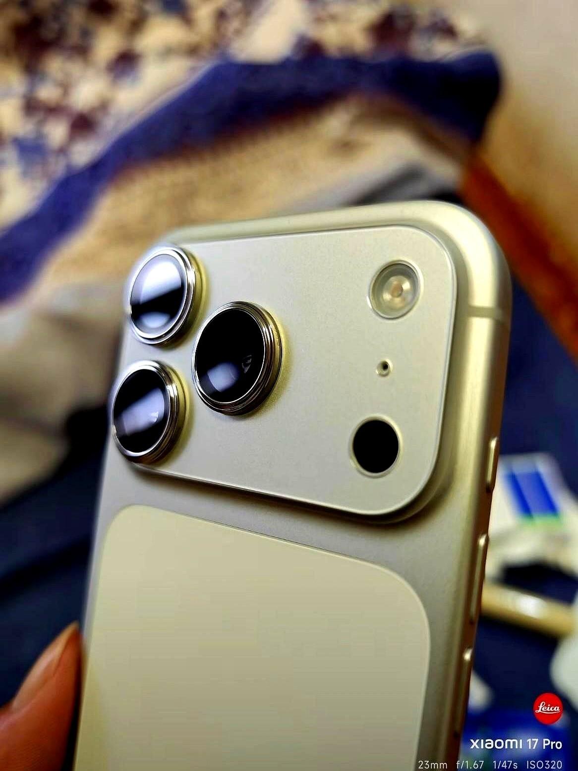 “昨晚演唱会，我左边的人拿iPhone 15 Pro Max，右边扛索尼A7 I