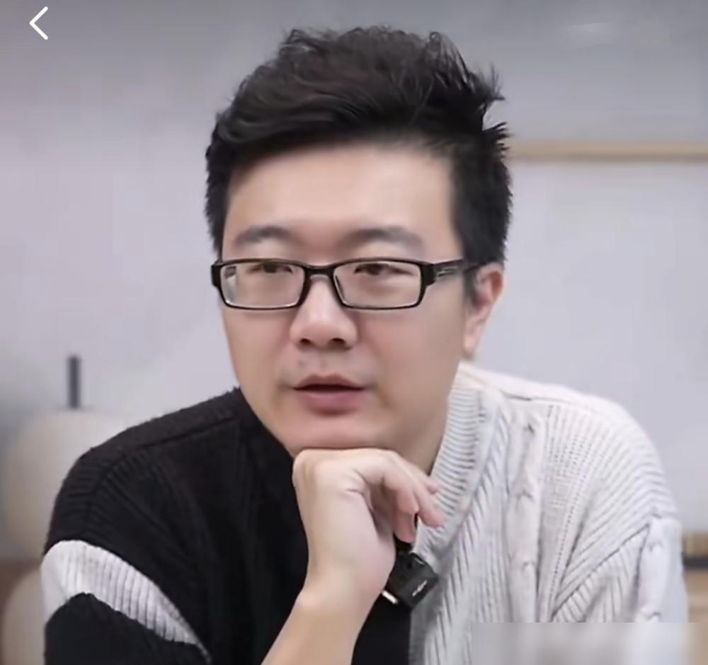 王楚钦晕倒，孙颖莎打封闭，这哪是打球，简直是催命符！
 
王楚钦瘫在更衣室半小时