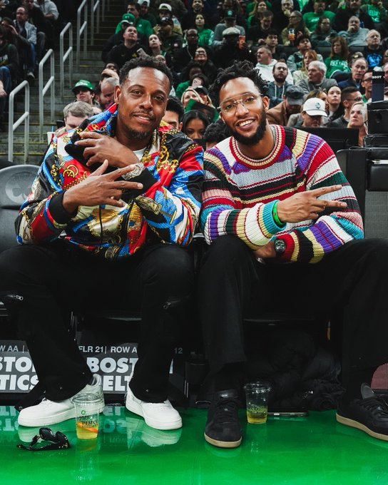 绿军人在场边☘️ 皮尔斯和特纳今日来到现场观战比赛波士顿凯尔特人 ｜Differ